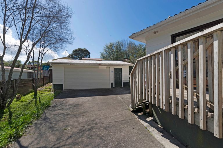 Photo of property in 3 Glucina Place, Glen Eden, Auckland, 0602