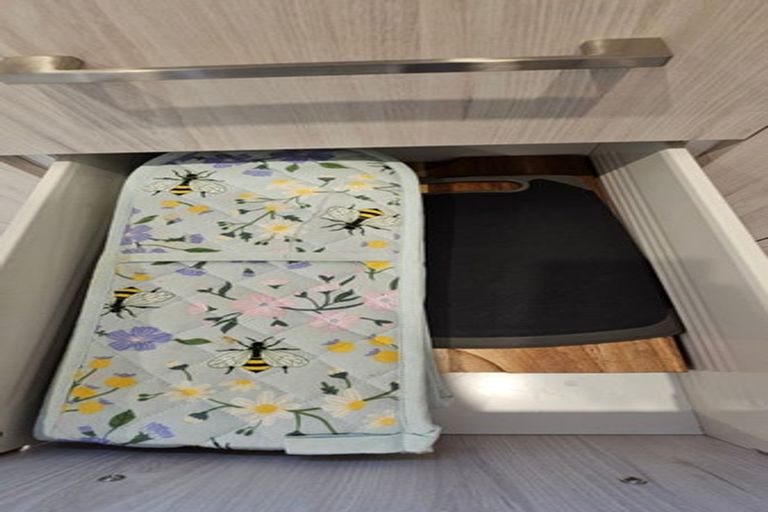 Photo of property in 10/23 Awaroa Road, Sunnyvale, Auckland, 0612