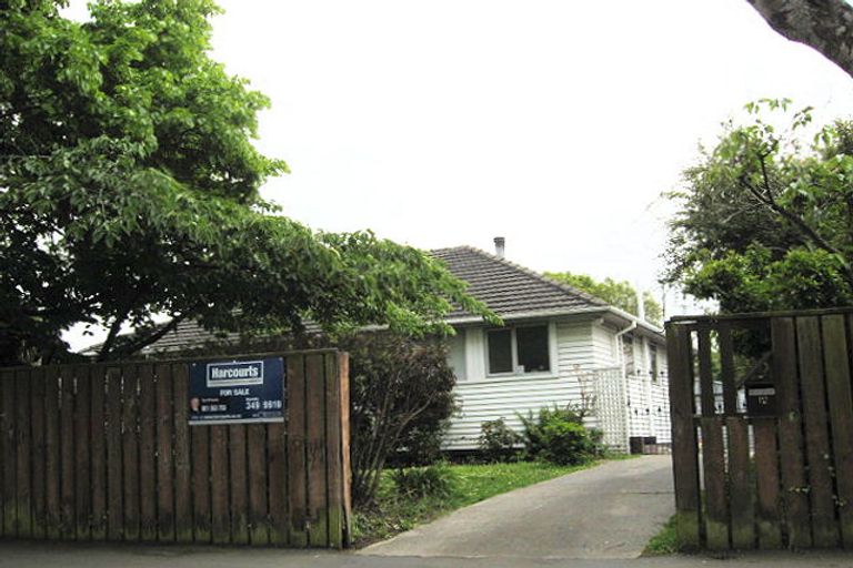 Photo of property in 12 Hooker Avenue, Bryndwr, Christchurch, 8053