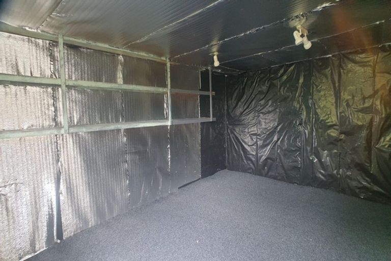 Photo of property in 60 Rewarewa Road, Te Atatu Peninsula, Auckland, 0610