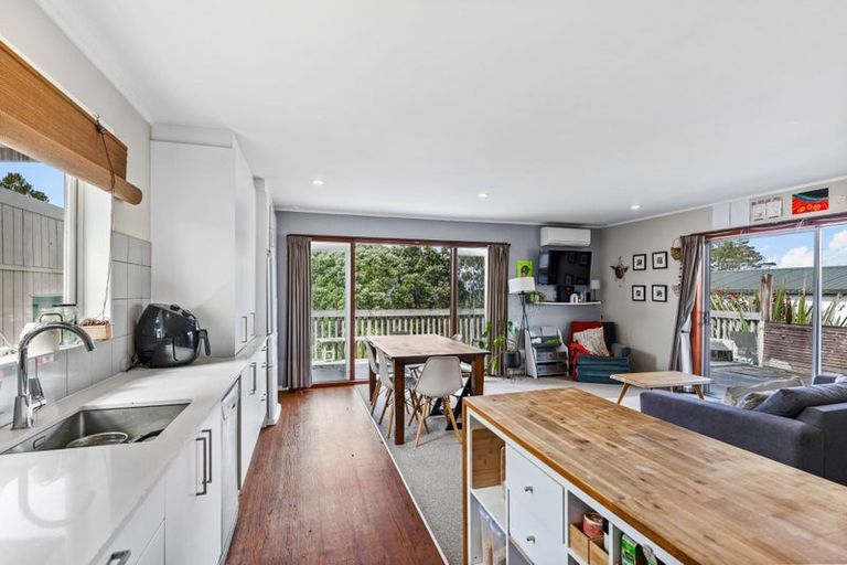 Photo of property in 83 Sunnyvale Road, Massey, Auckland, 0614