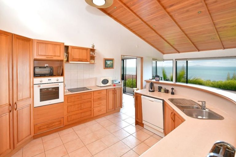 Photo of property in 46 Wade River Road, Stanmore Bay, Whangaparaoa, 0932