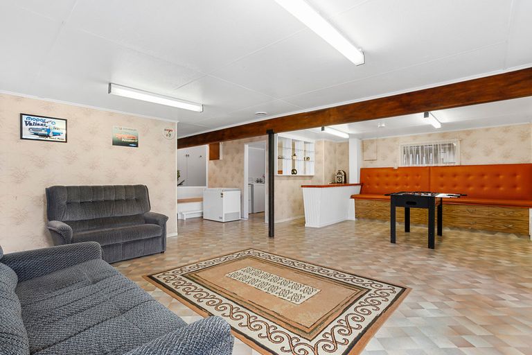 Photo of property in 108 Cliff View Drive, Green Bay, Auckland, 0604