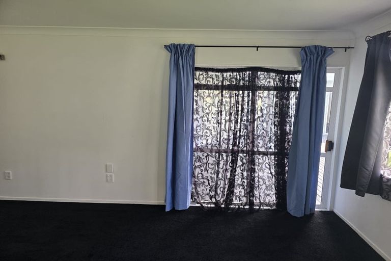 Photo of property in 18 Belleaire Court, West Harbour, Auckland, 0618