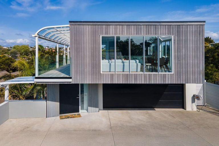 Photo of property in 35a Seaview Avenue, Northcote, Auckland, 0627