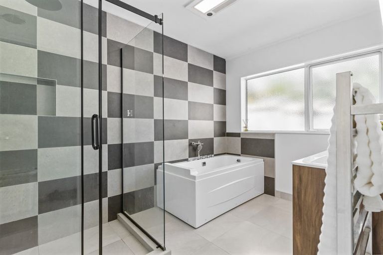 Photo of property in 1/2 Perendale Close, Somerville, Auckland, 2014