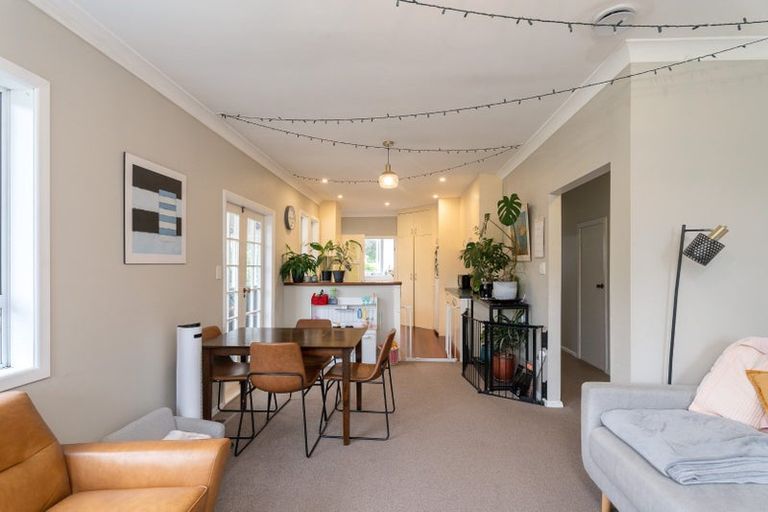 Photo of property in 9 Franklyn Road, Tawa, Wellington, 5028