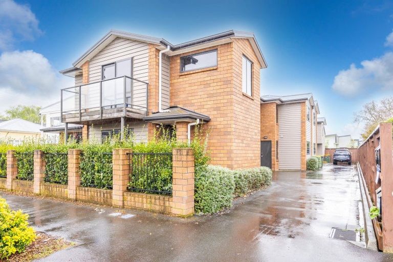 Photo of property in 2/30 Willoughby Street, Whitiora, Hamilton, 3200