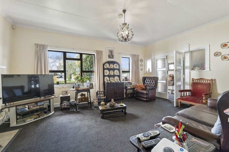 Photo of property in 17 Graham Street, Eltham, 4322