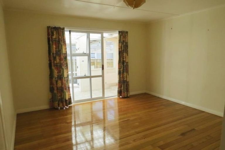 Photo of property in 392 Mangorei Road, Merrilands, New Plymouth, 4312