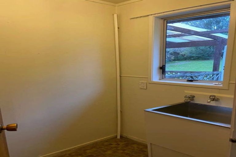 Photo of property in 12 Pankhurst Place, Sunnyvale, Auckland, 0612