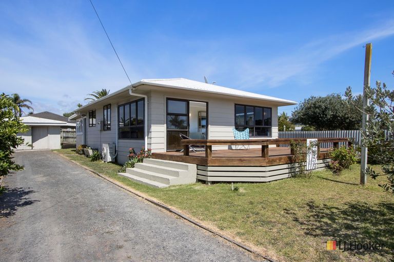 Photo of property in 19 Roretana Drive, Athenree, Katikati, 3177