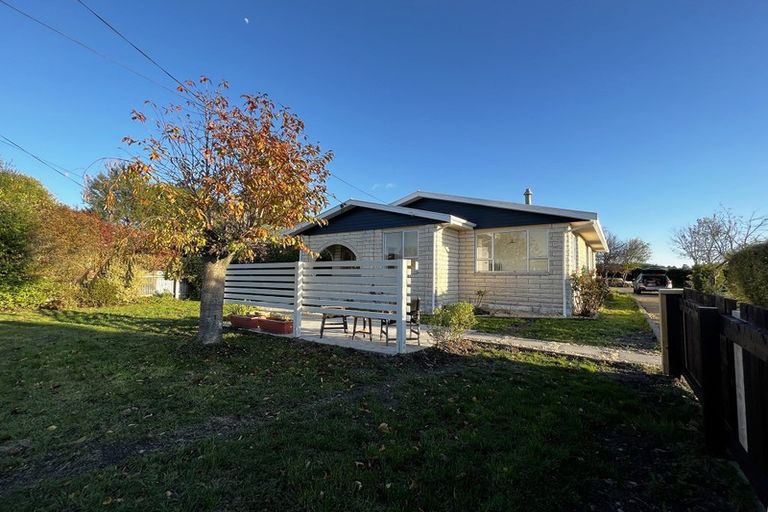 Photo of property in 60 Timaru Road, Waimate, 7924