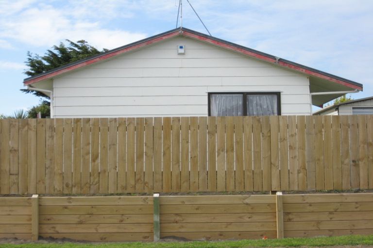Photo of property in 33 Karyn Street, Castlecliff, Whanganui, 4501
