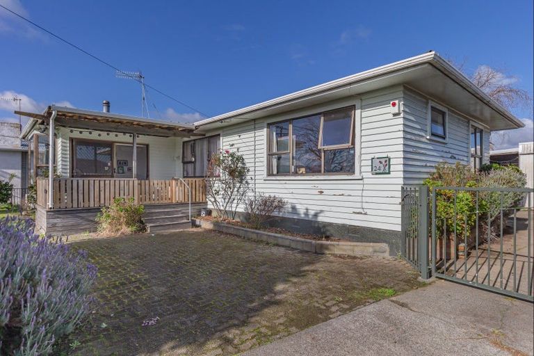 Photo of property in 24 Karaka Crescent, Levin, 5510