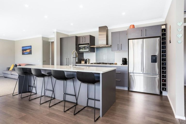 Photo of property in 6 Shoal Place, Whitby, Porirua, 5024