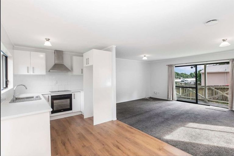 Photo of property in 6/17a Idesia Place, Totara Heights, Auckland, 2105