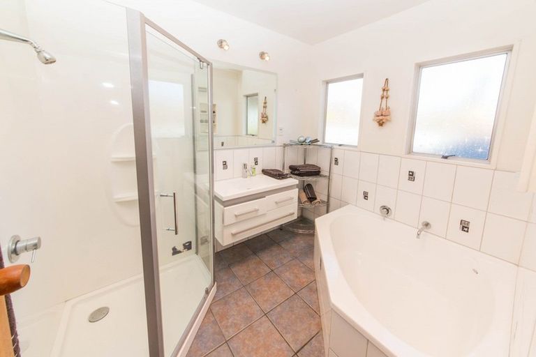 Photo of property in 114 Napier Road, Havelock North, 4130