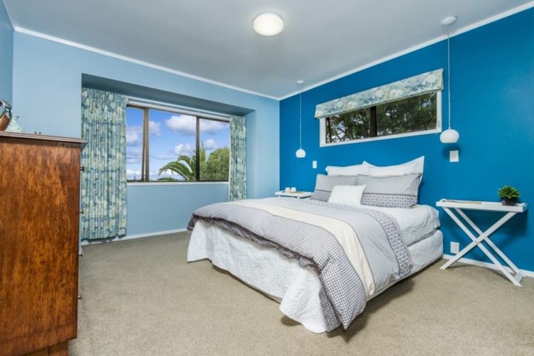 Photo of property in 9 Cairnbrae Court, Northcross, Auckland, 0632