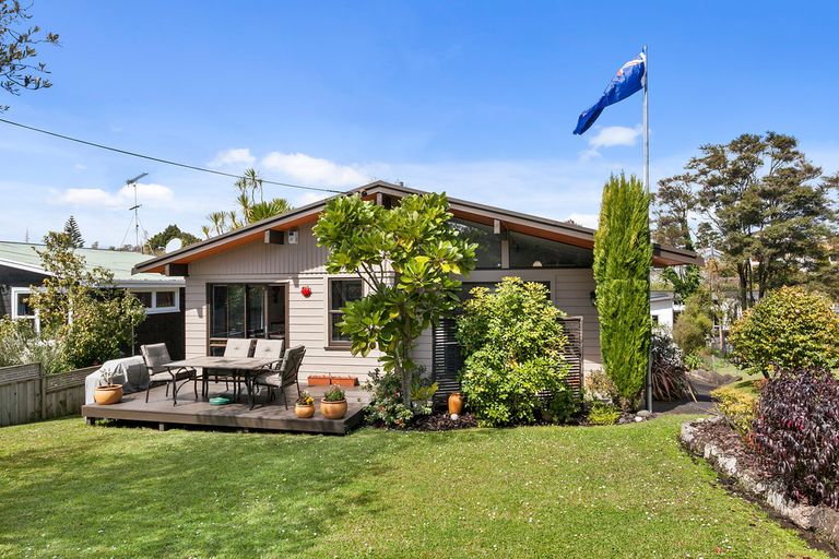 Photo of property in 108 Cliff View Drive, Green Bay, Auckland, 0604