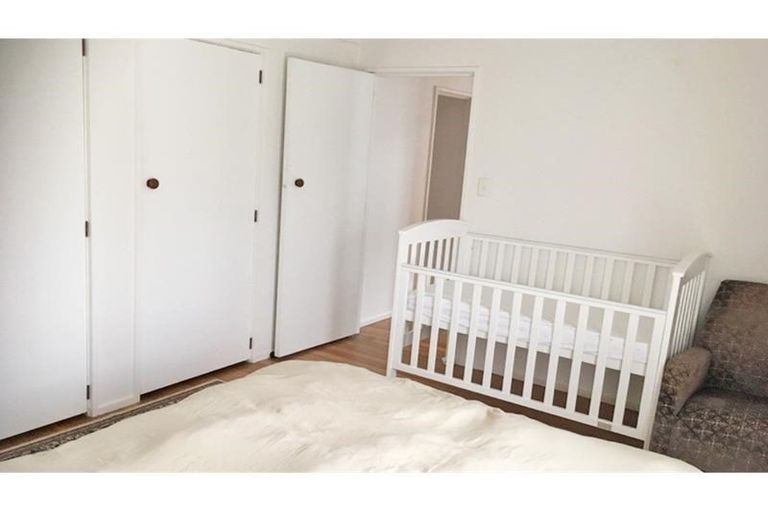 Photo of property in 2/199 Titirangi Road, Titirangi, Auckland, 0604