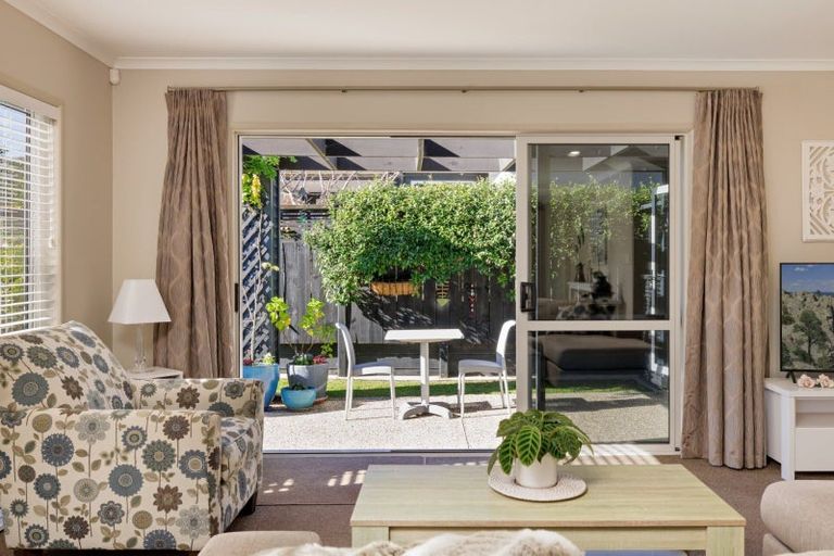 Photo of property in 16 Bridgewater Way, Pyes Pa, Tauranga, 3112