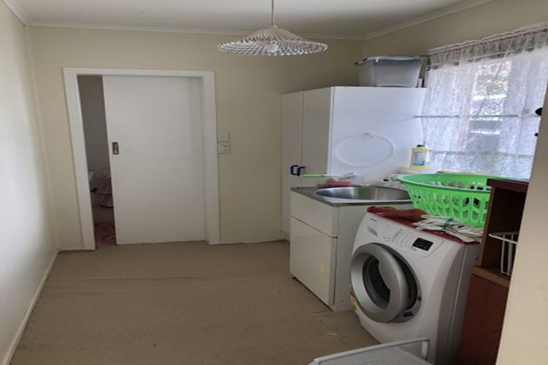 Photo of property in 125 Millbrook Road, Sunnyvale, Auckland, 0612