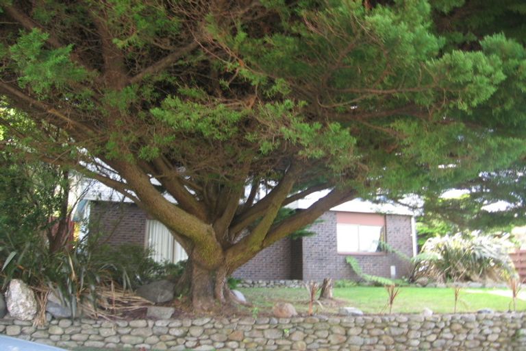 Photo of property in 25 Stanhope Grove, Korokoro, Lower Hutt, 5012