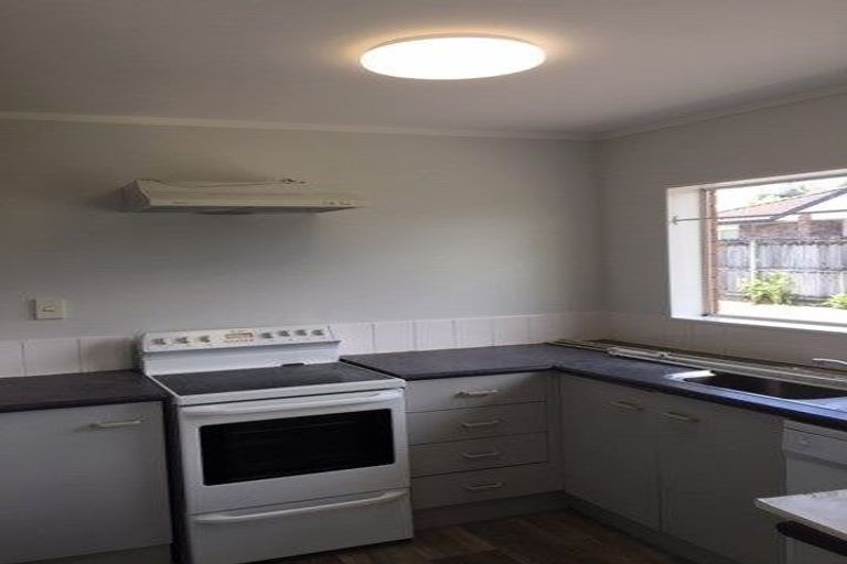 Photo of property in 2/46 West Fairway, Golflands, Auckland, 2013