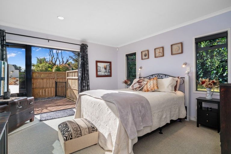 Photo of property in 2 Holcombrooke Lane, Welcome Bay, Tauranga, 3175