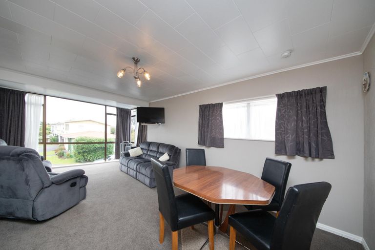 Photo of property in 8 Bradford Place, Awapuni, Palmerston North, 4412