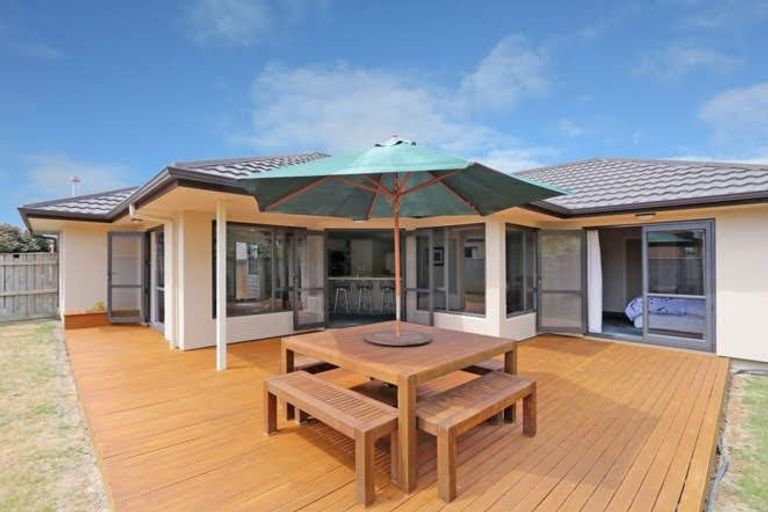 Photo of property in 54 Aotea Drive, Aotea, Porirua, 5024