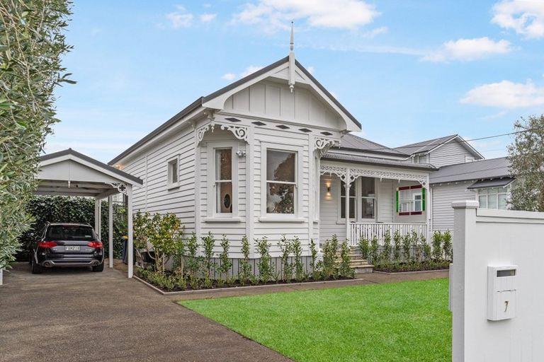 Photo of property in 7 Fairfax Avenue, Northcote, Auckland, 0627