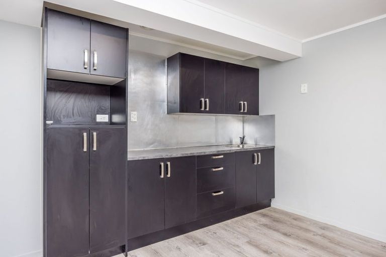 Photo of property in 38 Staincross Street, Green Bay, Auckland, 0604