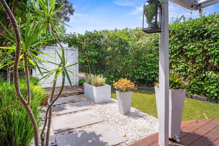 Photo of property in 1/25a Beach Road, Te Atatu Peninsula, Auckland, 0610