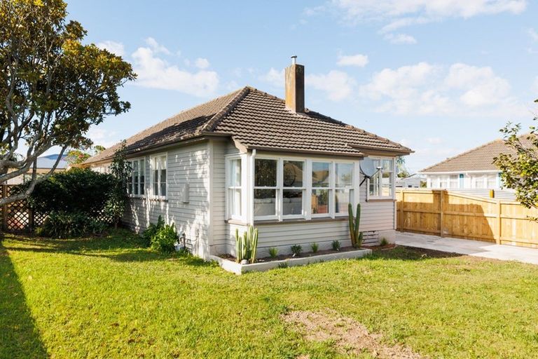 Photo of property in 7a Humber Street, Island Bay, Wellington, 6023