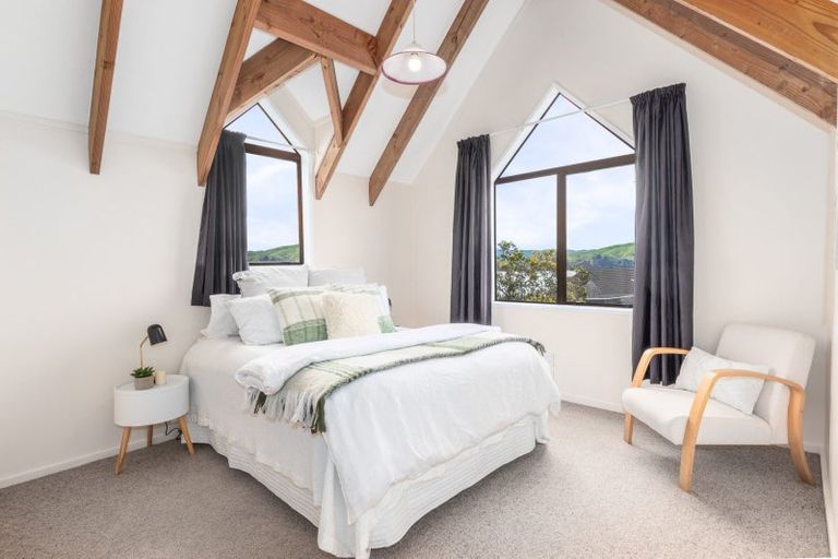 Photo of property in 16 The Crowsnest, Whitby, Porirua, 5024