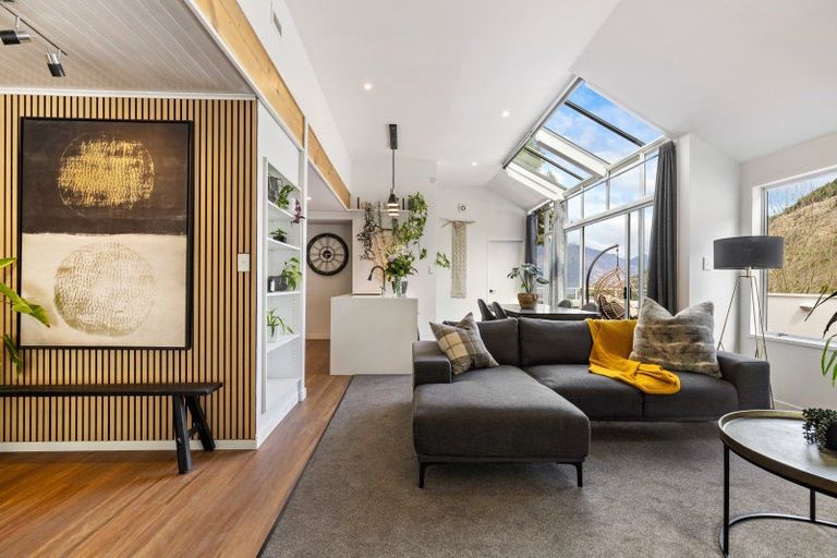 Photo of property in 12 Mackinnon Terrace, Sunshine Bay, Queenstown, 9300