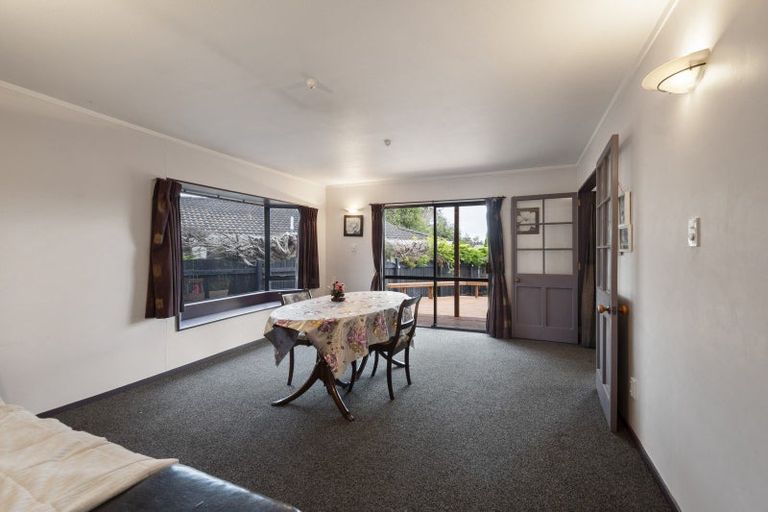 Photo of property in 20 Springdale Grove, Fitzherbert, Palmerston North, 4410