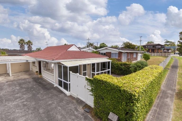 Photo of property in 1/1-3 Rock Isle Road, Torbay, Auckland, 0630