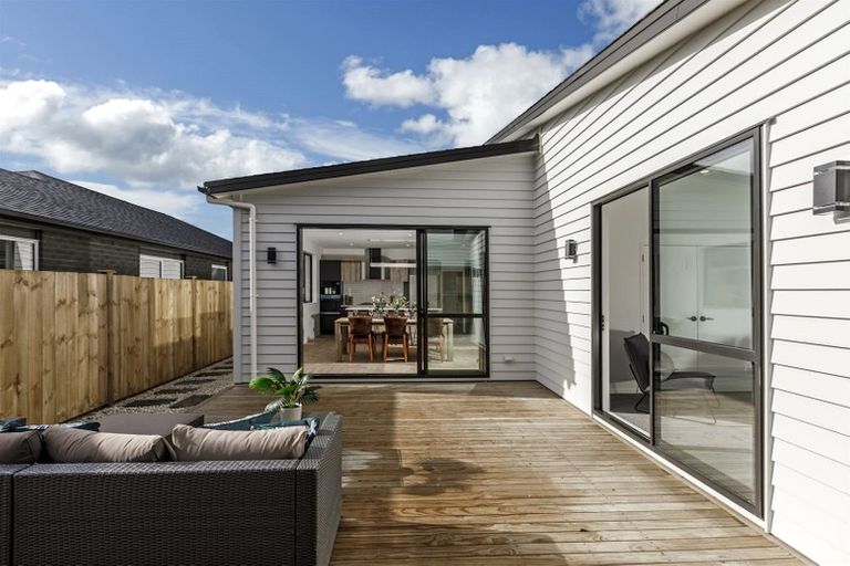 Photo of property in 3 Ropere Street, Kumeu, 0810