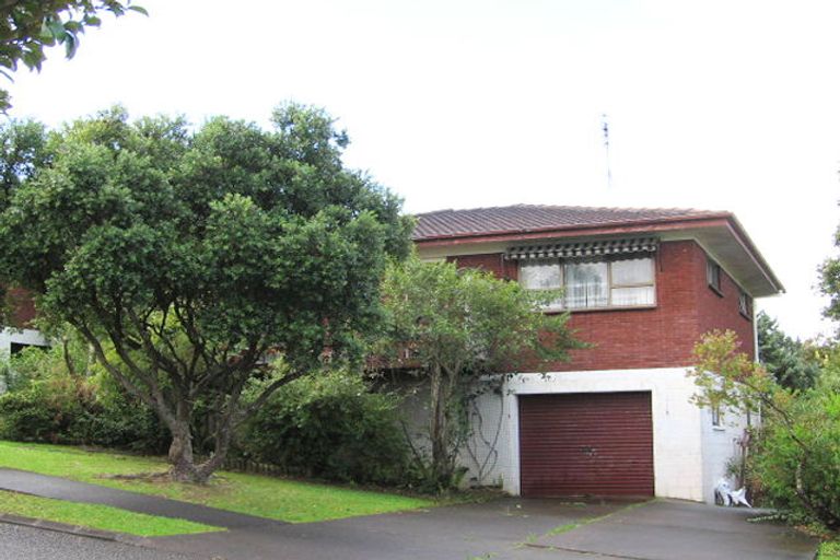 Photo of property in 1/2 Regia Close, Half Moon Bay, Auckland, 2012