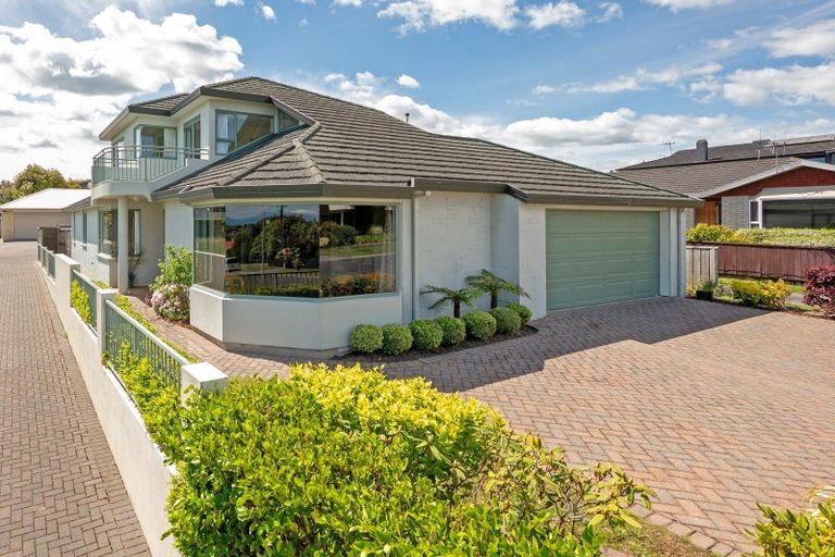 Photo of property in 24 Harvey Street, Waipahihi, Taupo, 3330