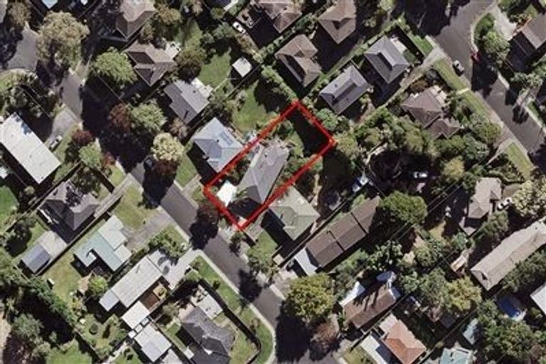 Photo of property in 35 Lynden Avenue, Hillcrest, Auckland, 0627