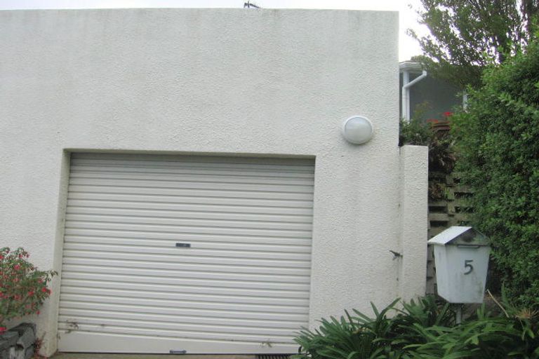Photo of property in 5 Woodhouse Avenue, Karori, Wellington, 6012