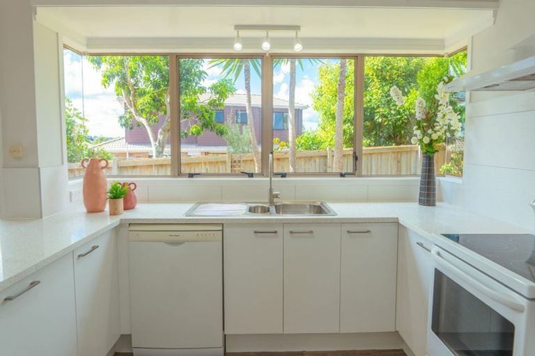 Photo of property in 1/16 Fieldstone Court, Northpark, Auckland, 2013