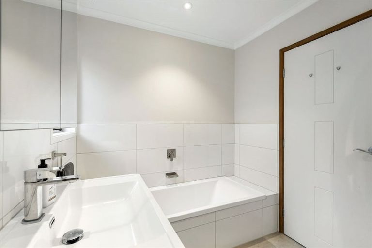 Photo of property in 1 Cranston Street, Torbay, Auckland, 0632