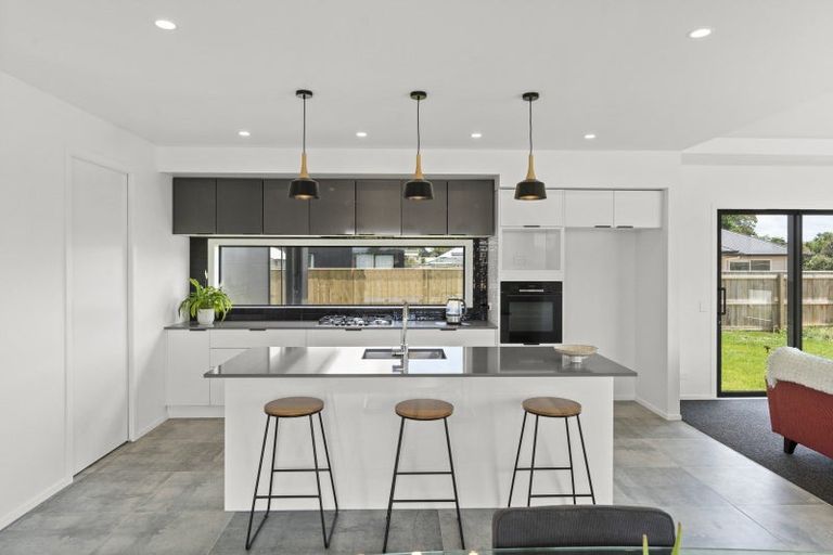 Photo of property in 17 Madison Street, Carterton, 5713