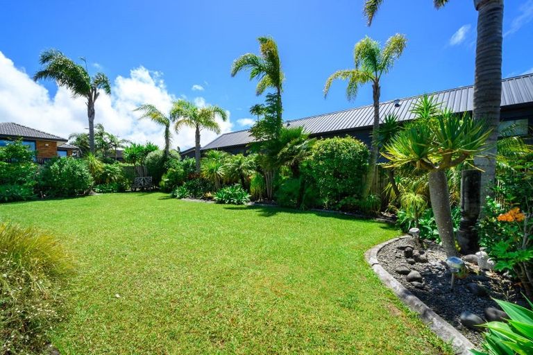 Photo of property in 8 Ferntree Terrace, West Harbour, Auckland, 0618