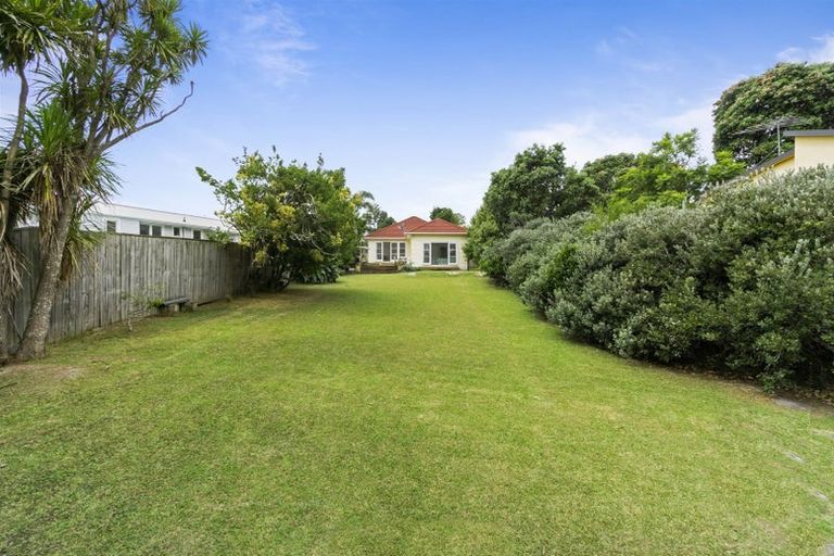 Photo of property in 22 Trinidad Road, Sunnynook, Auckland, 0620